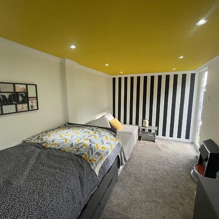 ברנהאם Beautiful Place To Live Near Heathrow Windsor Legoland & Free Parking Onsite מראה חיצוני תמונה