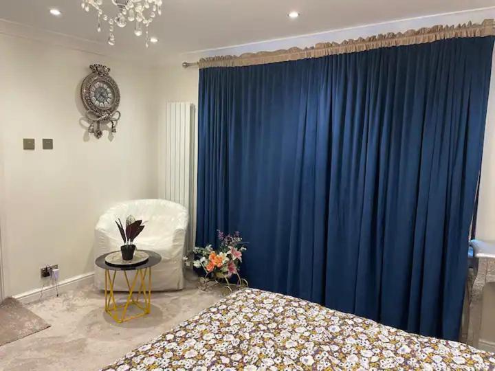ברנהאם Beautiful Place To Live Near Heathrow Windsor Legoland & Free Parking Onsite מראה חיצוני תמונה